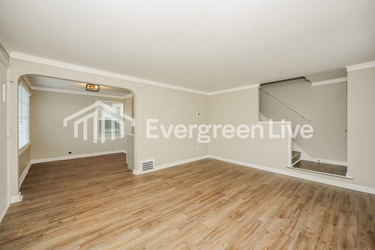 5558 Beechwood Ave - Photo 3 of 15