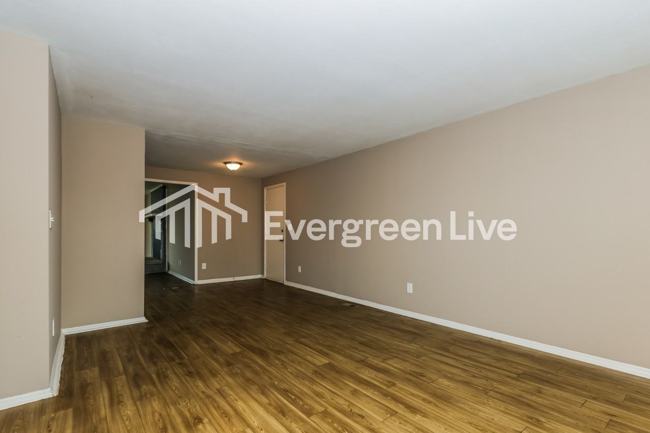 7180 Saffron Dr - Photo 3 of 15