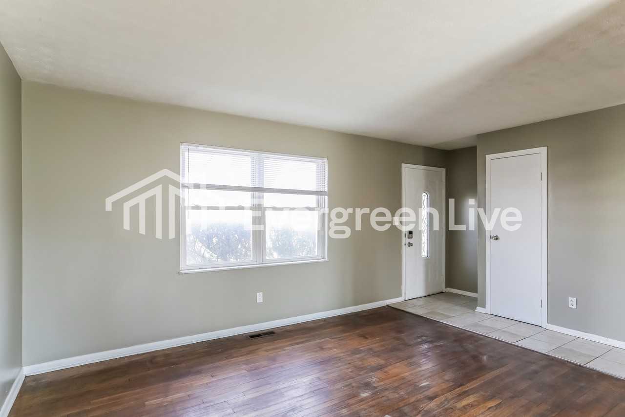 1509 Yates Dr - Photo 2 of 15