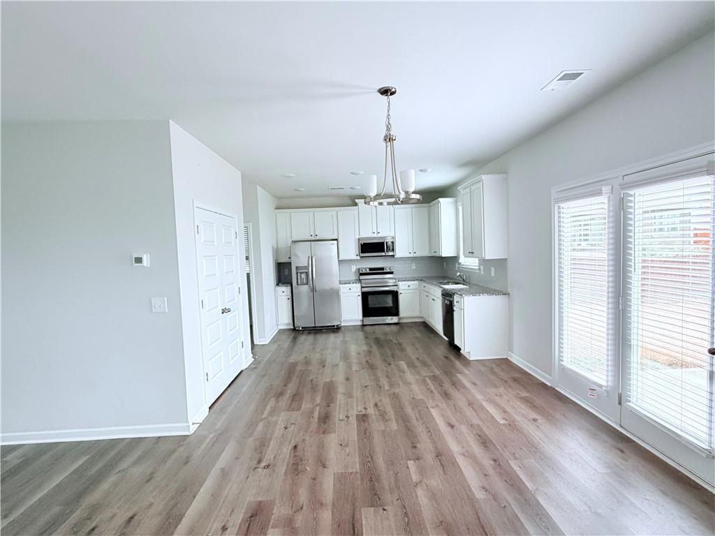 409 Mcginnis Cir - Photo 3 of 32