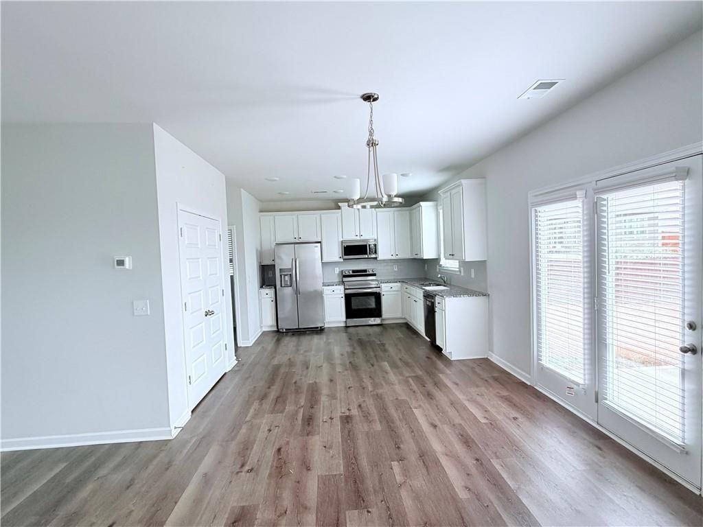 409 Mcginnis Cir - Photo 4 of 32