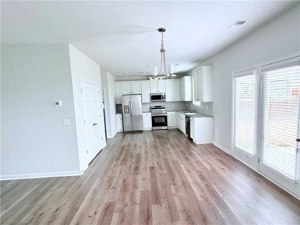 409 Mcginnis Cir - Photo 5 of 32