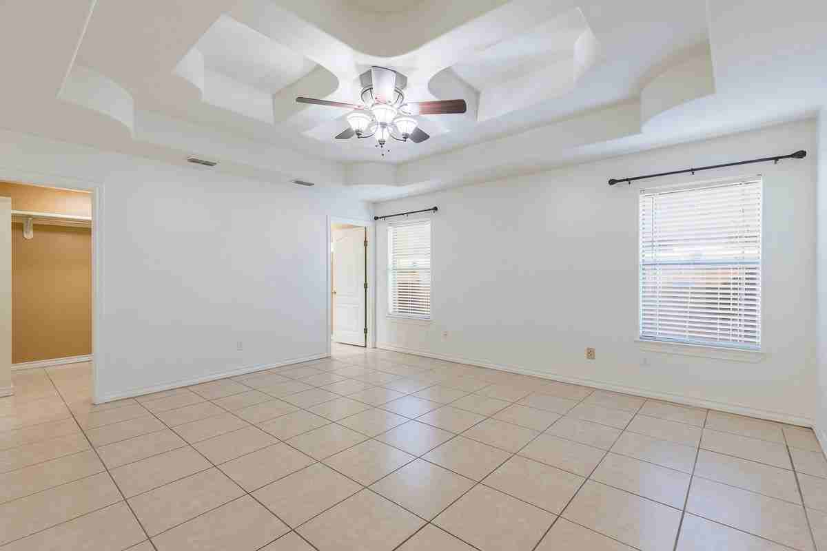 210 Miranda Ln - Photo 3 of 17