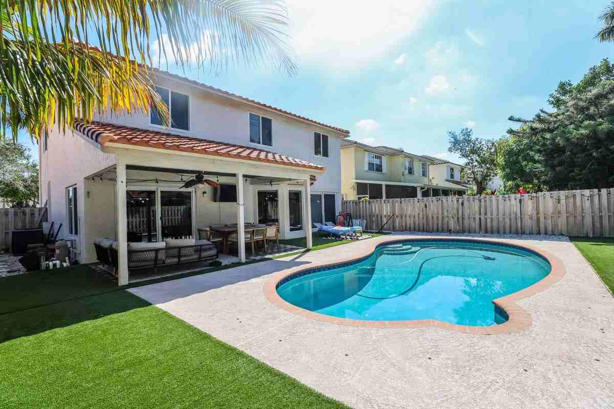3149 Nw 71st Ave - Photo 3 of 21
