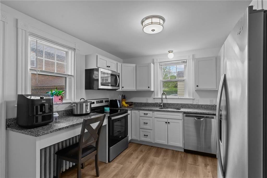 44 Bedlow Ave - Photo 4 of 33