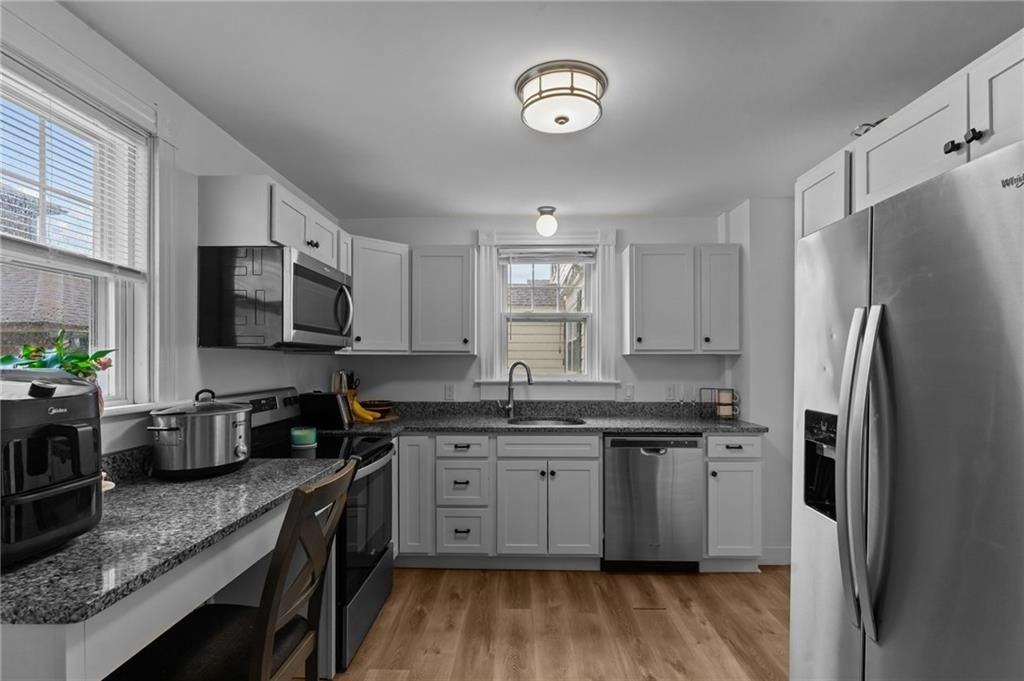 44 Bedlow Ave - Photo 5 of 33