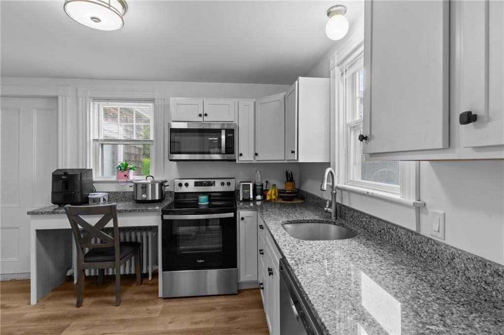 44 Bedlow Ave - Photo 6 of 33