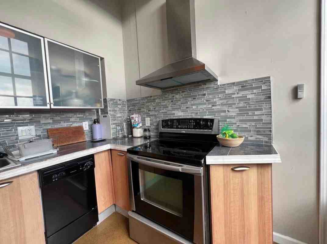 6533 E Jefferson Ave - Photo 4 of 20