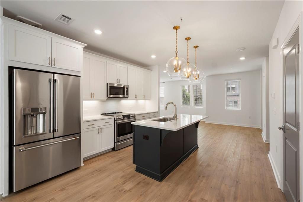 388 Pratt Dr Se - Photo 2 of 33