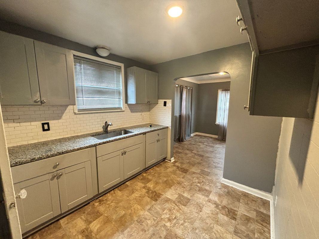 15596 Eastwood St - Photo 4 of 11