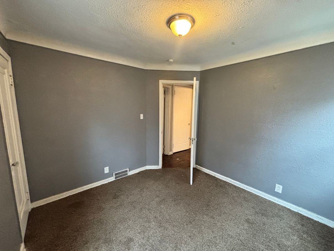 15596 Eastwood St - Photo 7 of 11