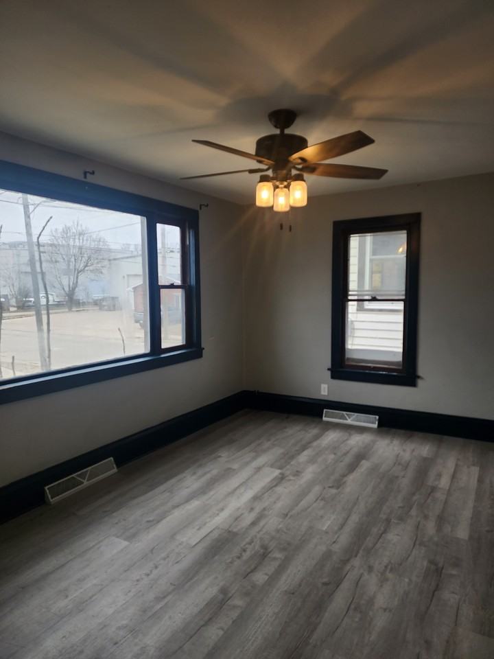 2744 Pinard St - Photo 3 of 11