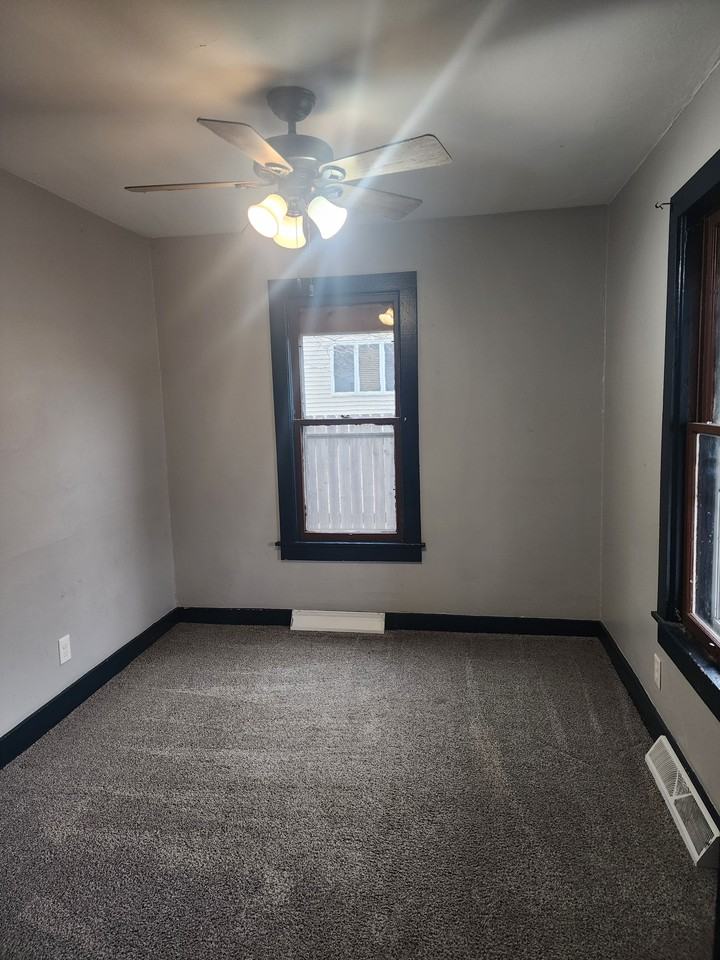 2744 Pinard St - Photo 4 of 11