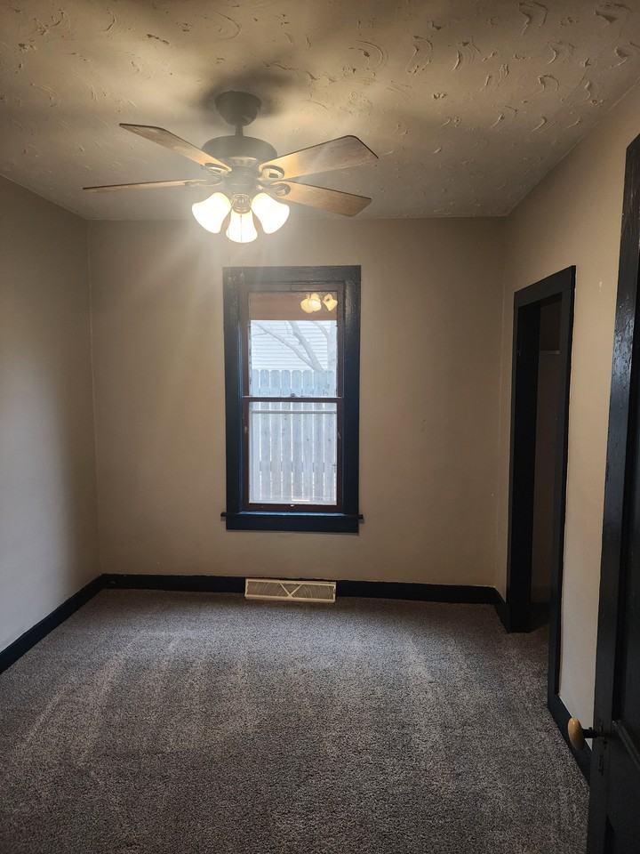 2744 Pinard St - Photo 6 of 11