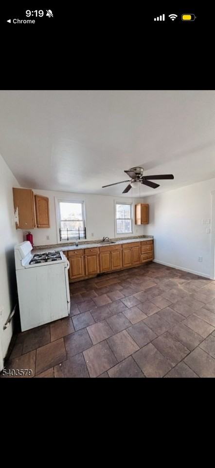 9 Sparrow St - Photo 3 of 9