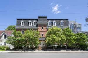 featured image of 385 Bell St S