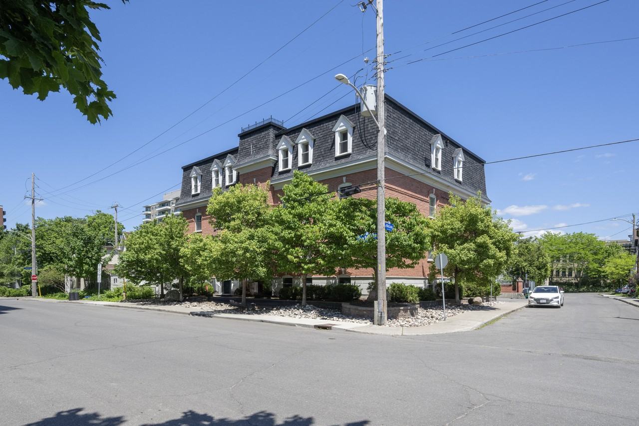 385 Bell St South - Photo 3 of 11