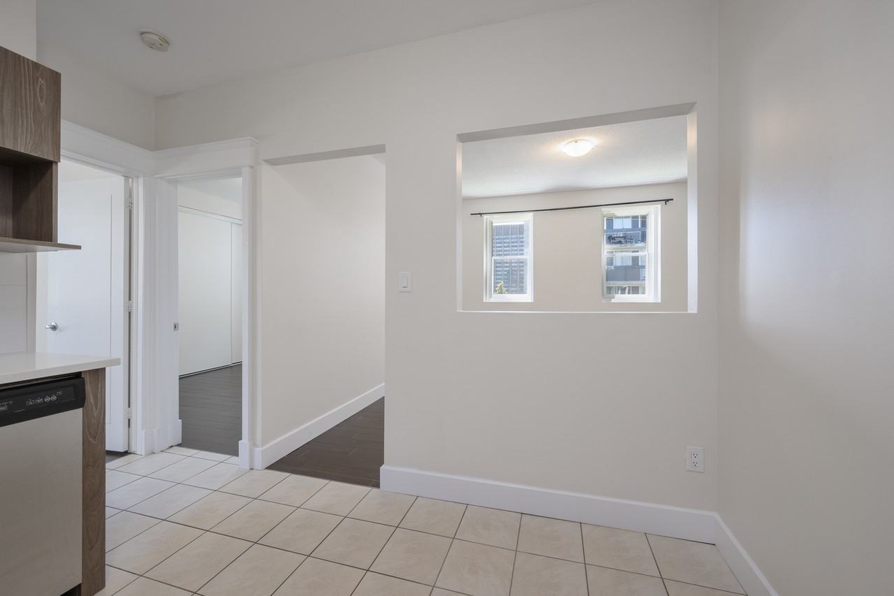 385 Bell St South - Photo 4 of 11