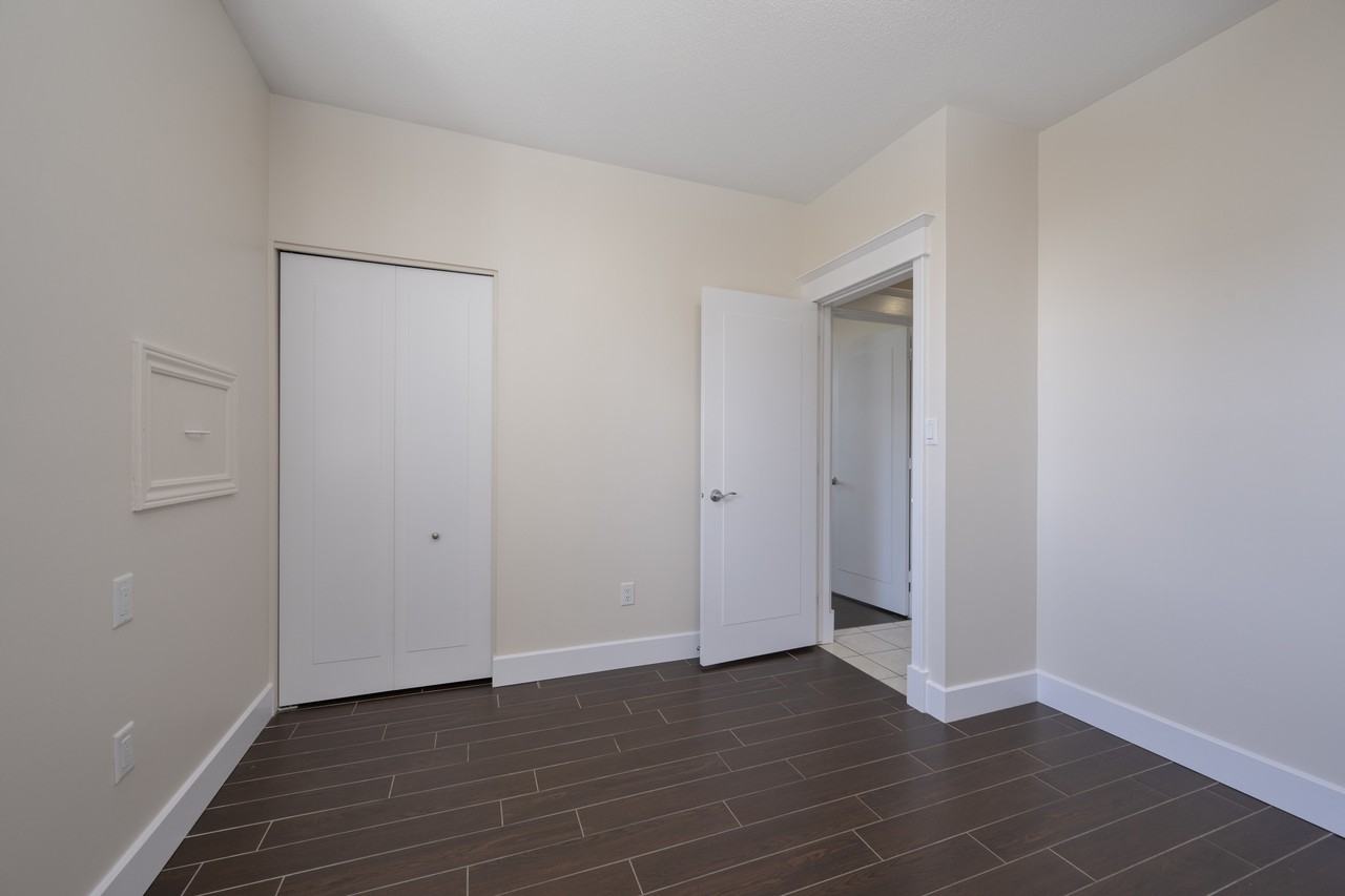 385 Bell St South - Photo 5 of 11