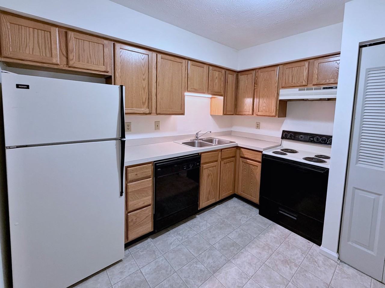 600 Cove Lake Village - Photo 4 of 50