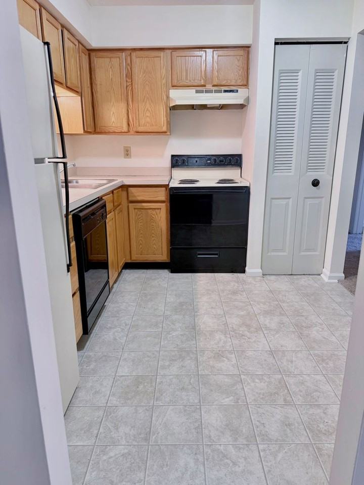 600 Cove Lake Village - Photo 5 of 50