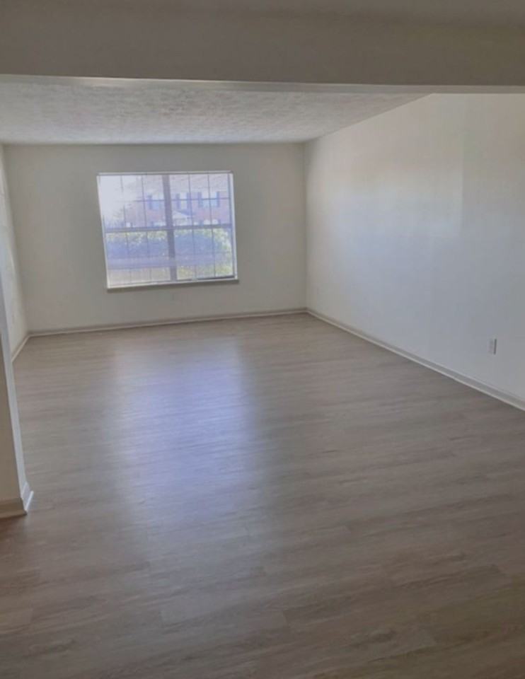 600 Cove Lake Village - Photo 2 of 16