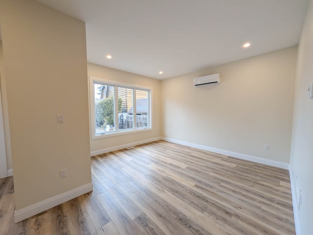 70 Scott St W - Photo 2 of 14