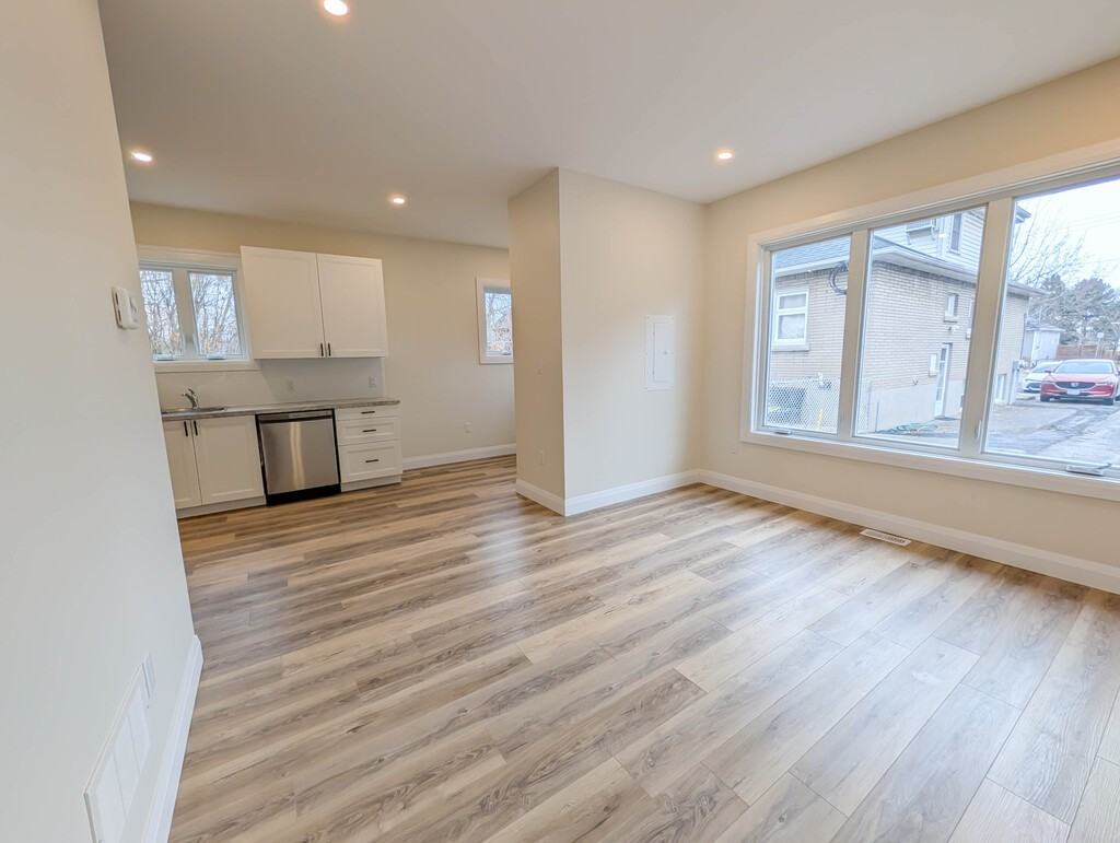 70 Scott St W - Photo 3 of 14