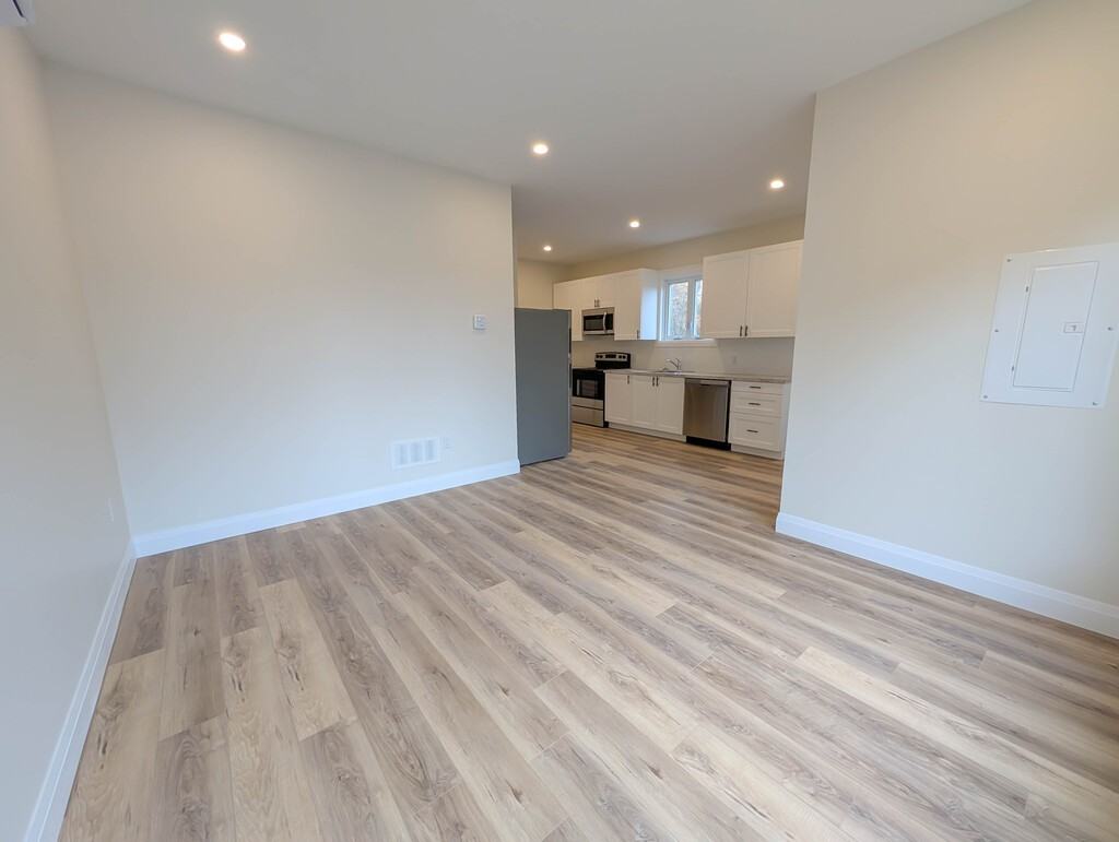 70 Scott St W - Photo 4 of 14