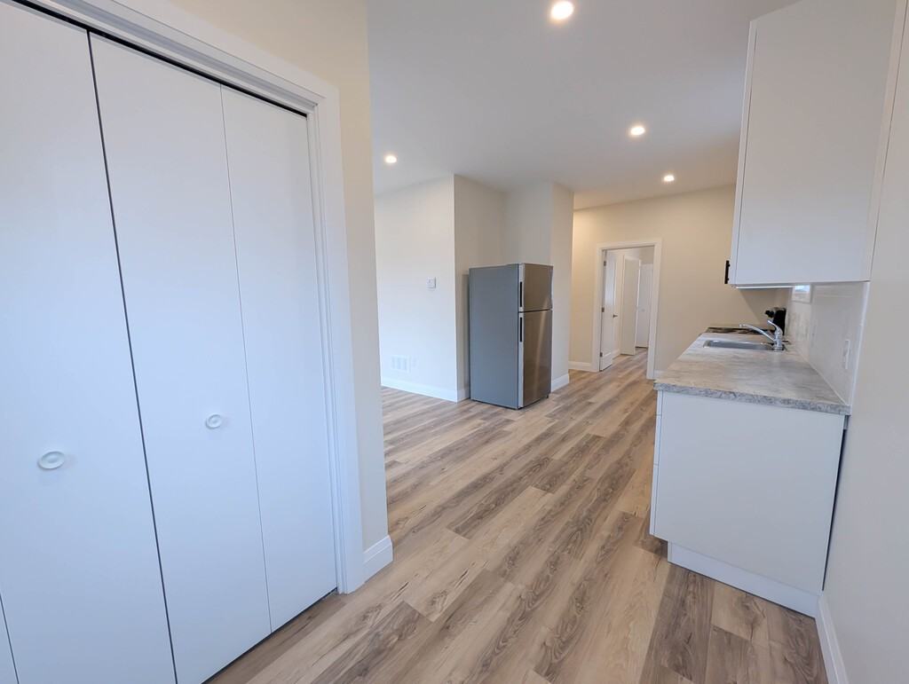 70 Scott St W - Photo 5 of 14