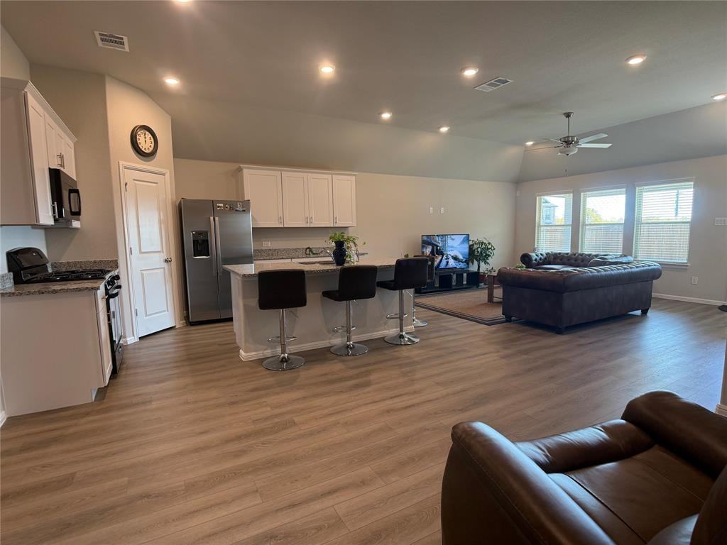 401 Forsyth Dr #401 - Photo 5 of 18