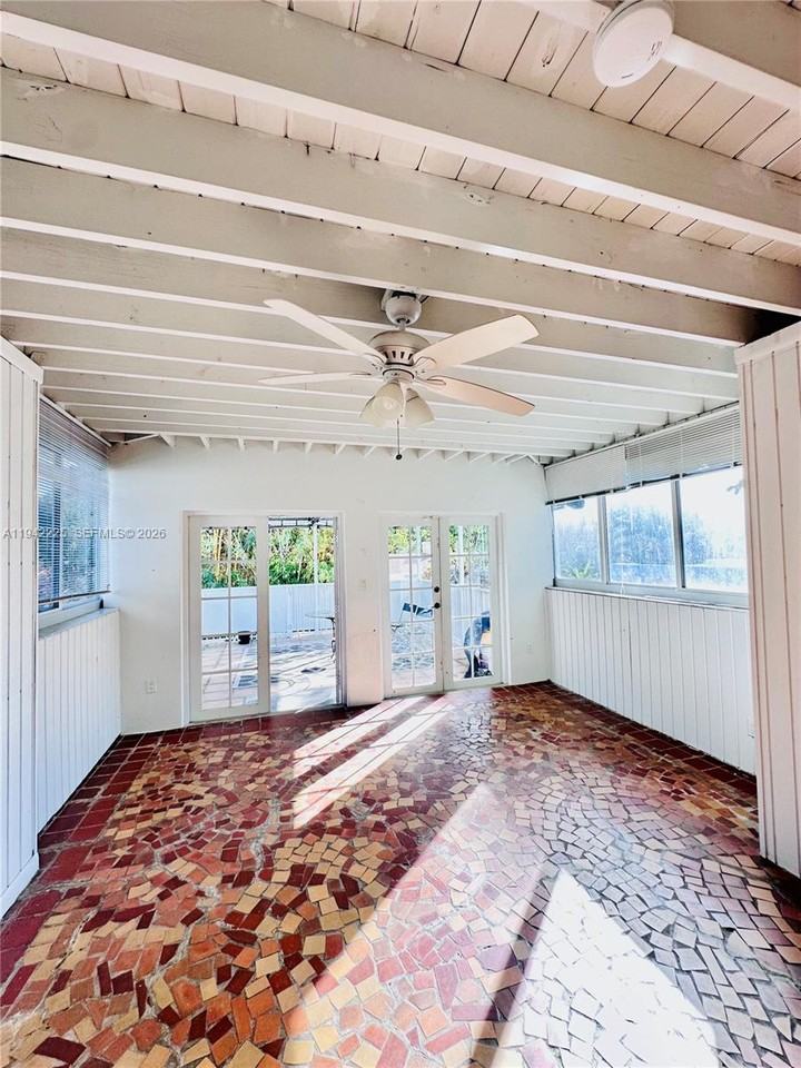 1180 Sw 22nd Ter #1180-1 - Photo 5 of 32