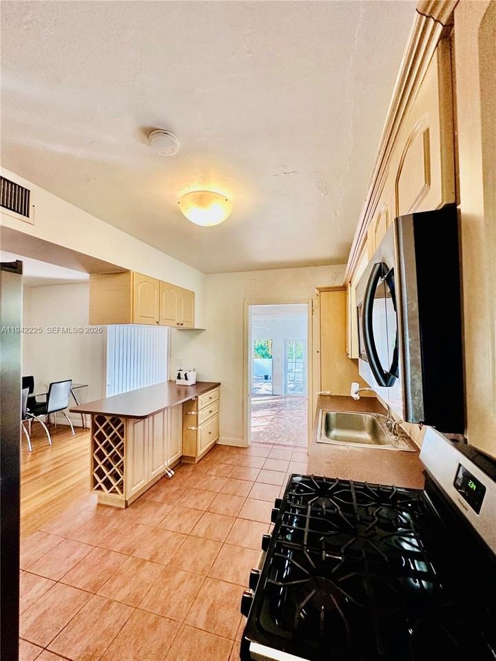 1180 Sw 22nd Ter #1180-1 - Photo 7 of 32