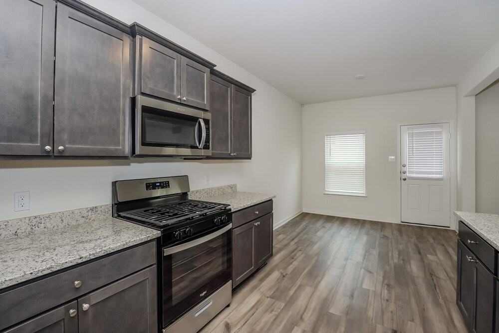 1317 Woodwinds Dr - Photo 7 of 17