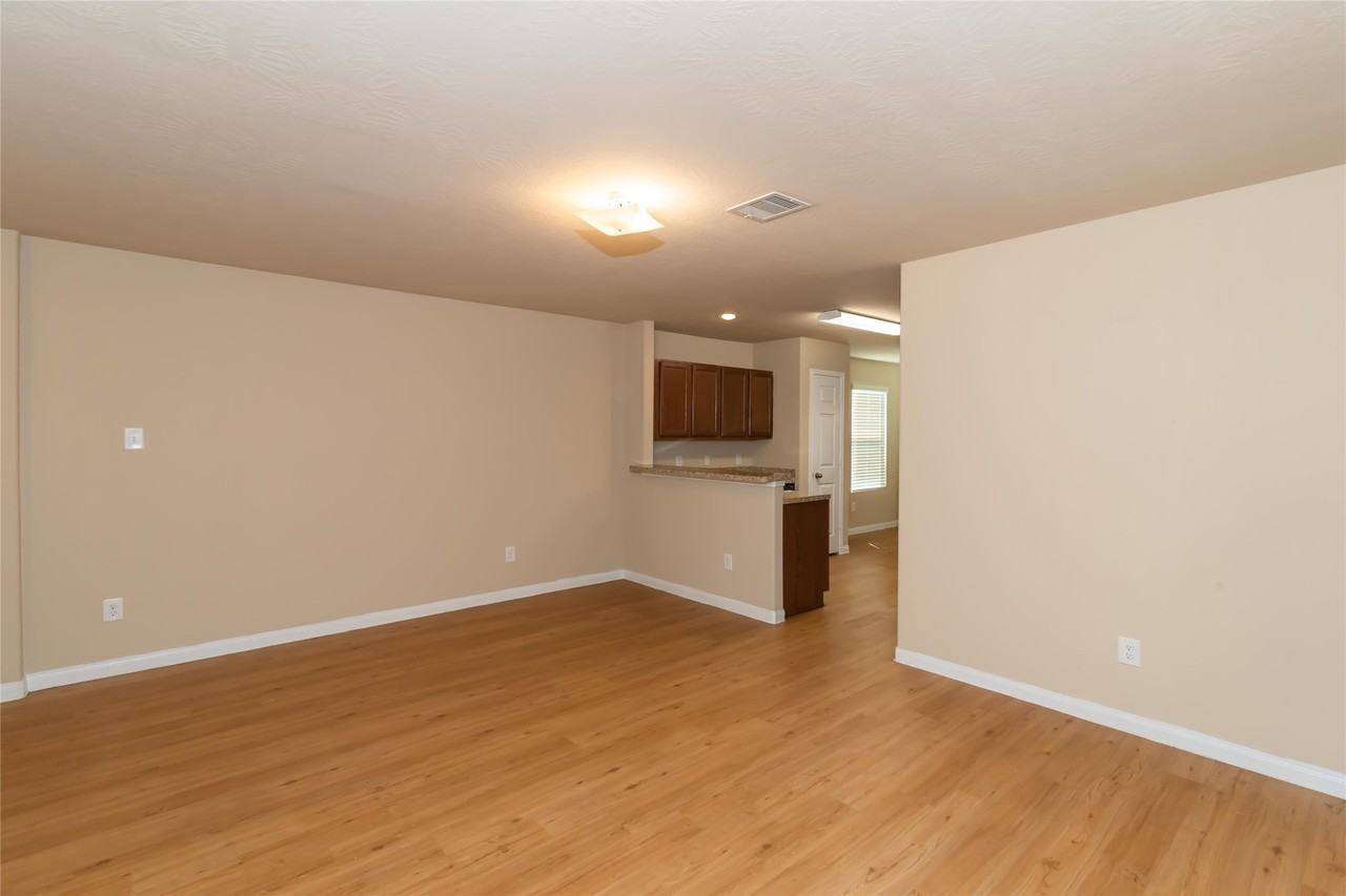 2410 Gibbs Bend Ct #2410 - Photo 2 of 12