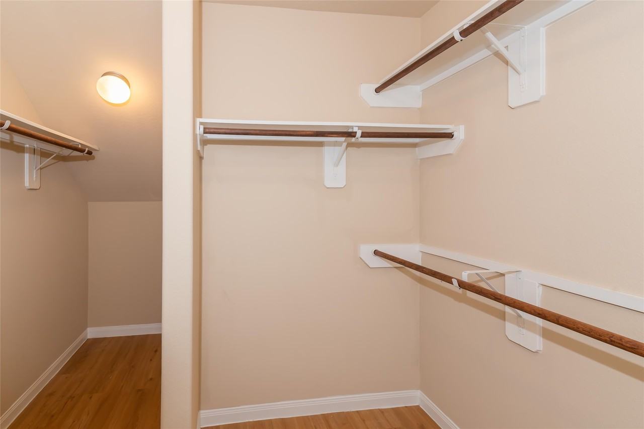 2410 Gibbs Bend Ct #2410 - Photo 4 of 12