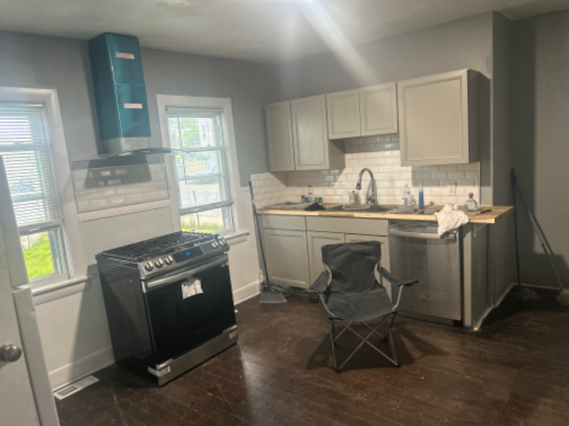 105 Silver Lake Ave #2 - Photo 3 of 3