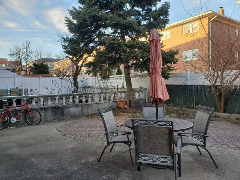 410 72nd St #1 - Photo 7 of 9