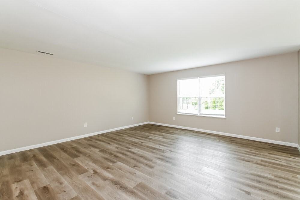 302 Brookview Dr - Photo 4 of 15