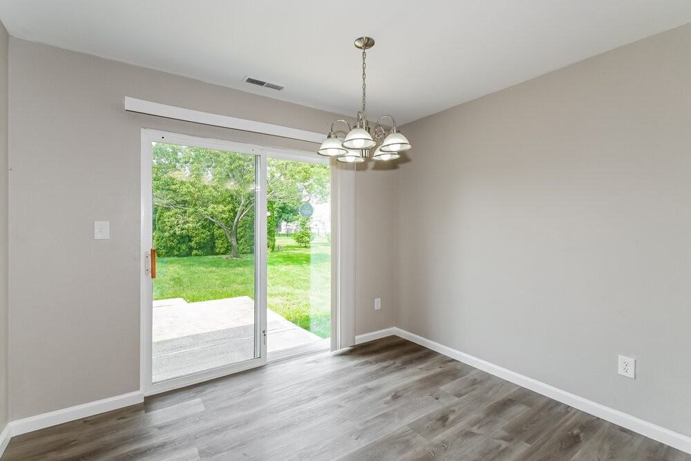 302 Brookview Dr - Photo 7 of 15