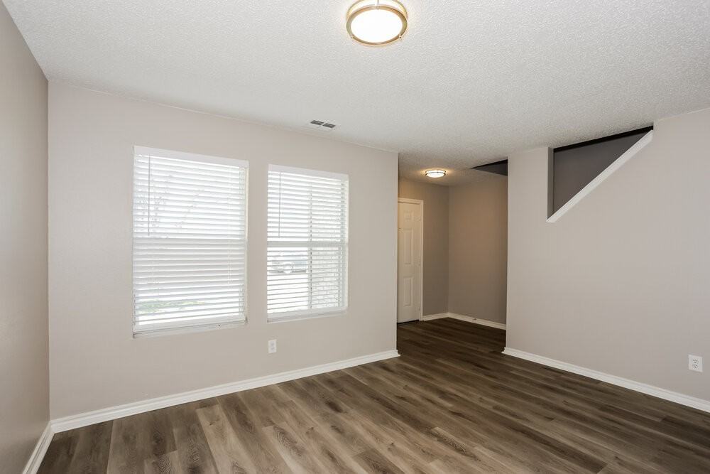 4349 Meadowknoll Dr - Photo 6 of 17