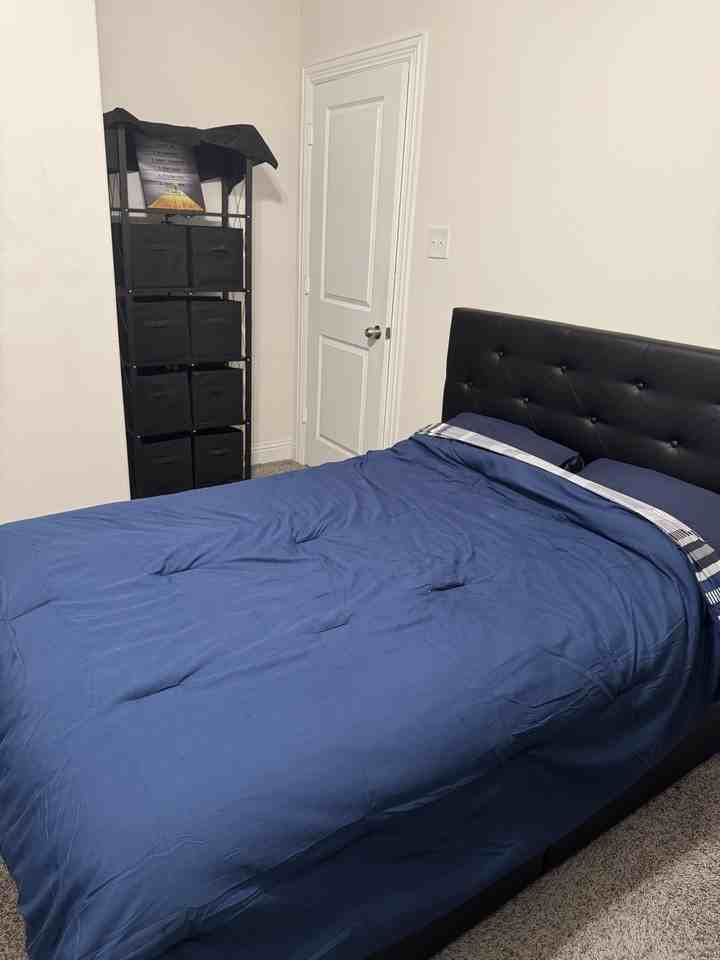 1621 Blakely Pl - Photo 2 of 9