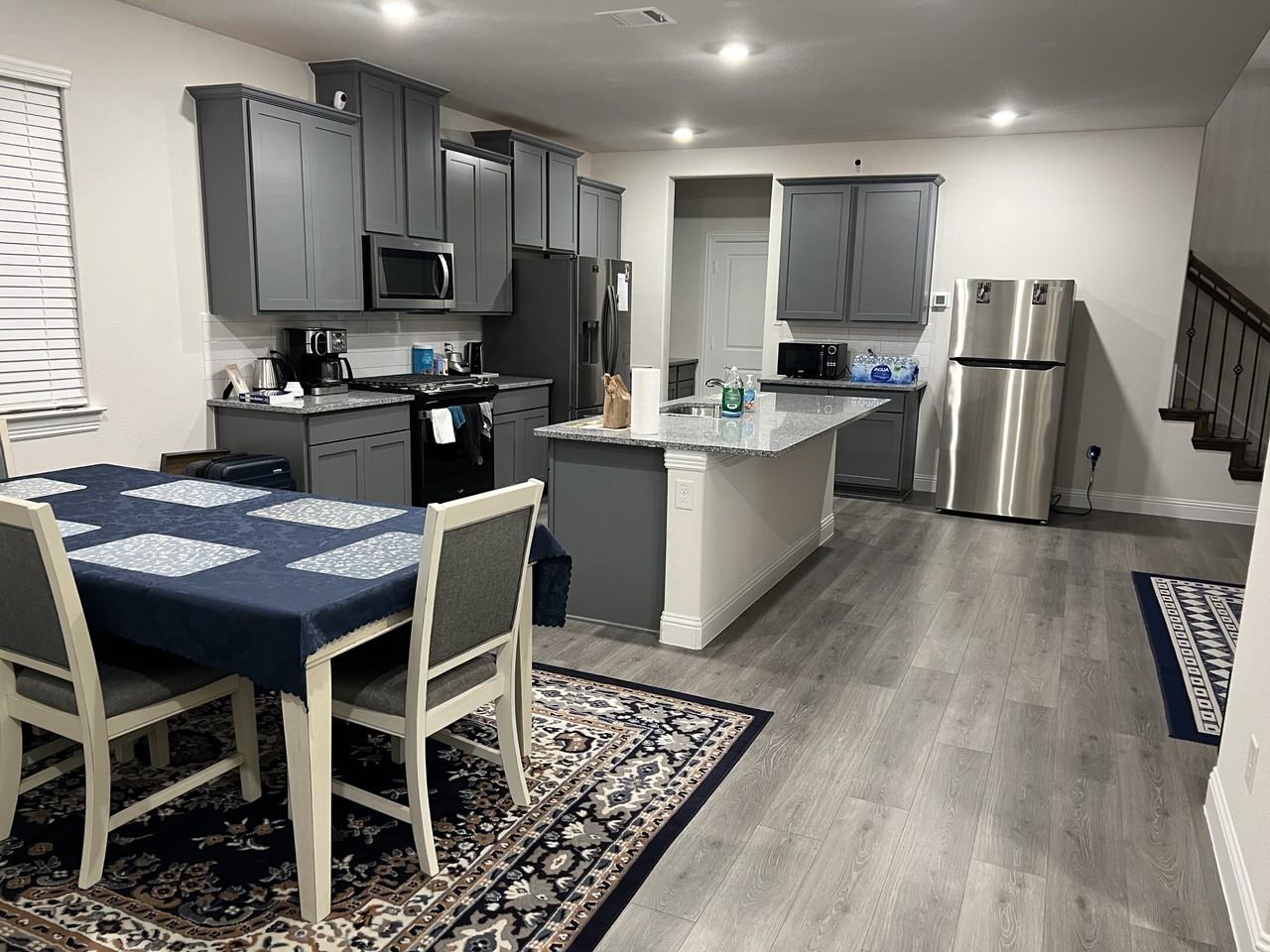 1621 Blakely Pl - Photo 4 of 9