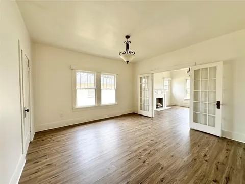 404 Locust - Photo 4 of 9