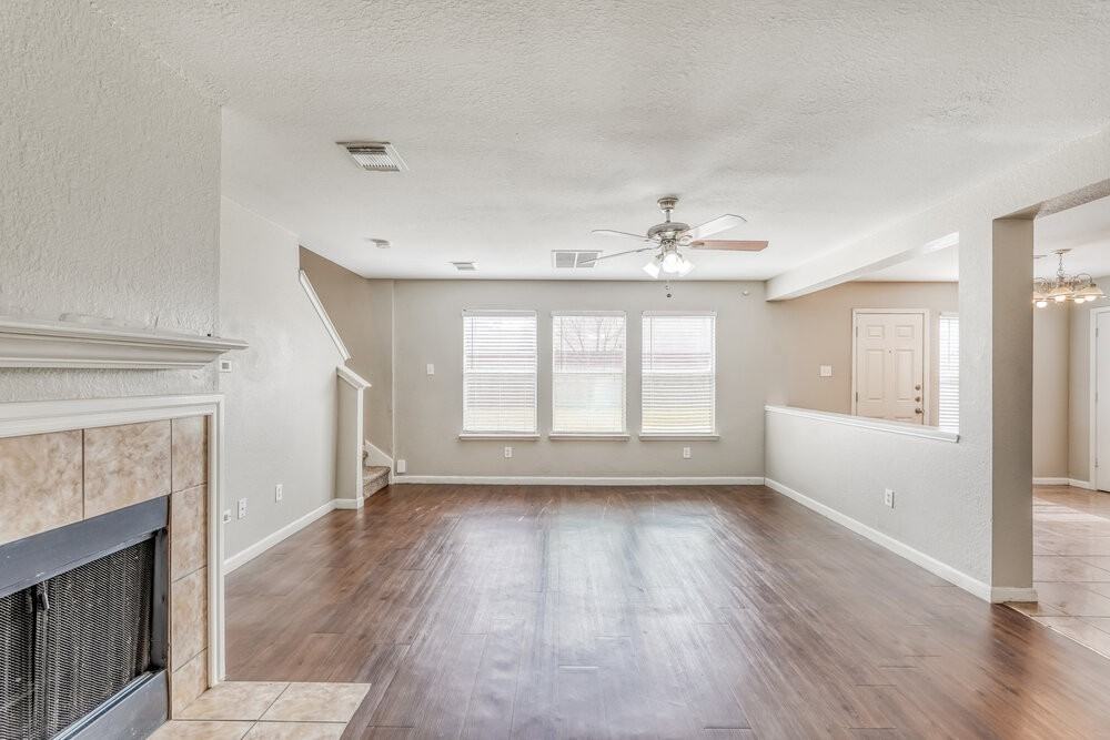 8010 Suffield Glen Ln - Photo 5 of 17