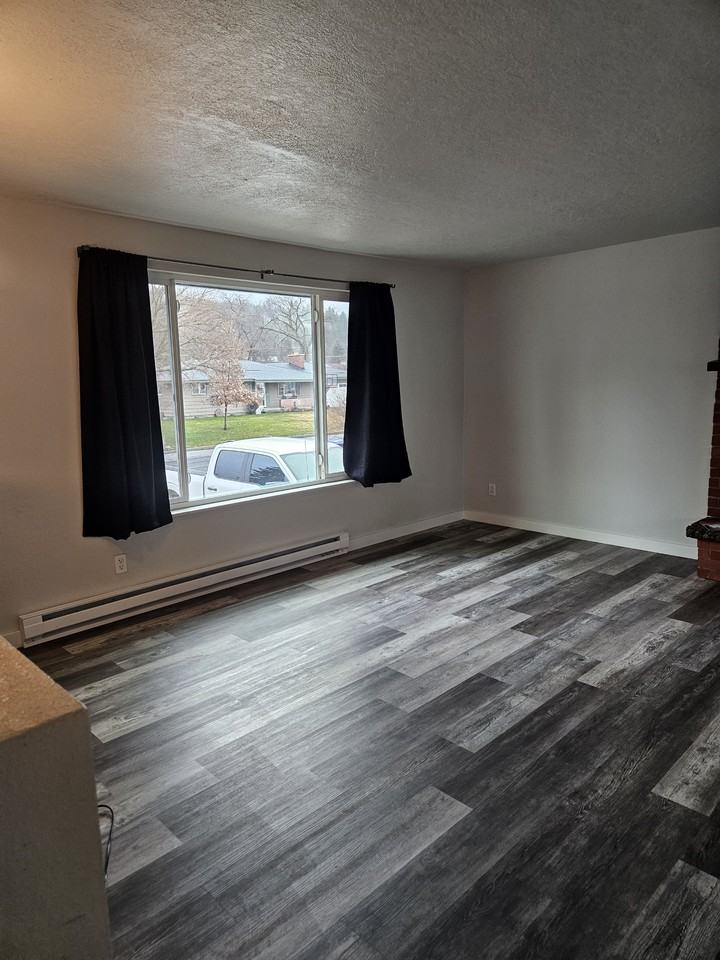 15822 E Heroy Ave #1 - Photo 4 of 8