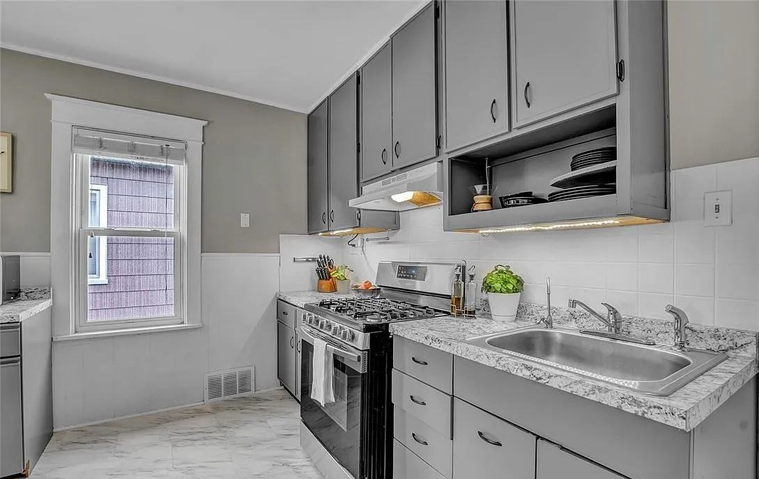 68 Sunset St - Photo 2 of 8