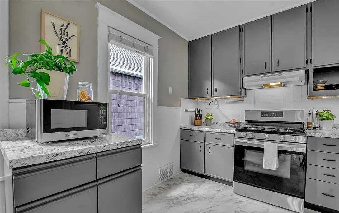 68 Sunset St - Photo 3 of 8