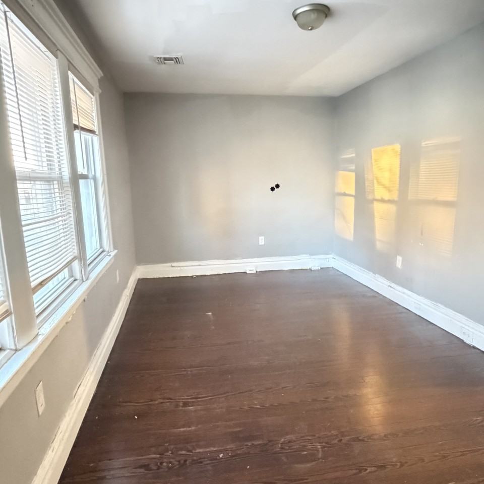 219 Schuyler Ave - Photo 4 of 6