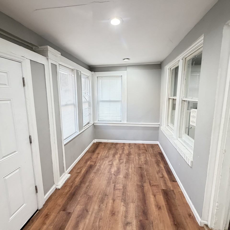 219 Schuyler Ave - Photo 5 of 6